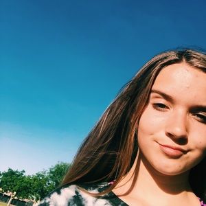 Meet your Posher, Ella